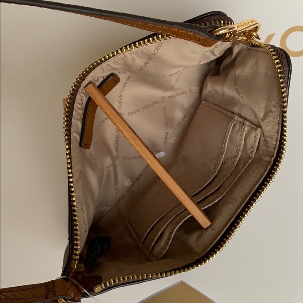 Michael Kors Jet Set Travel Lg Top Zip Wristlet - Picture 5 of 16